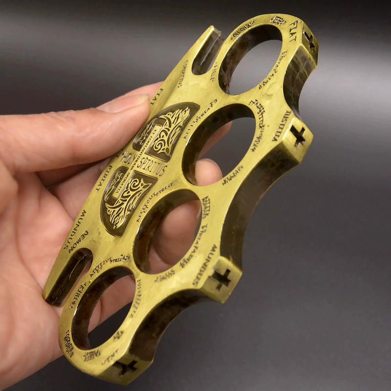 Защита Гвоздь Brass Knuckle (Константин) — утолщенная пластина самозащиты, увеличенные отверстия под пальцы