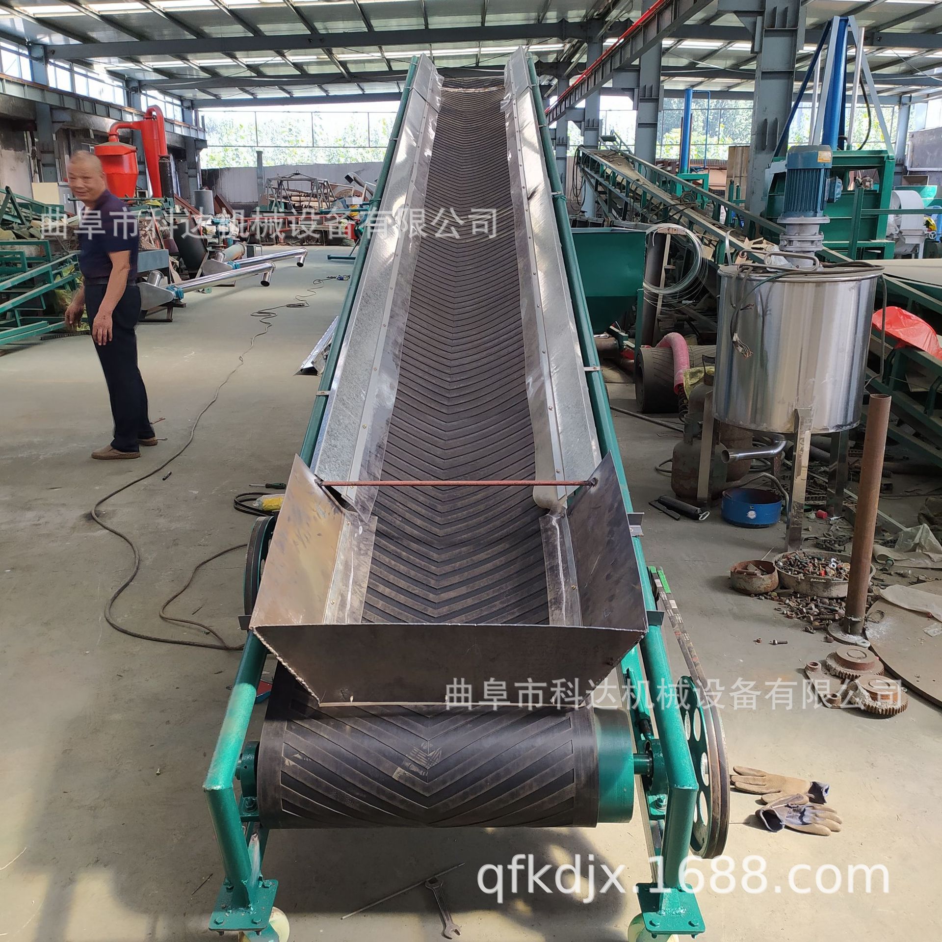 人字形防滑耐磨输送机XWZF多功能防滑加档边输送机生产厂家