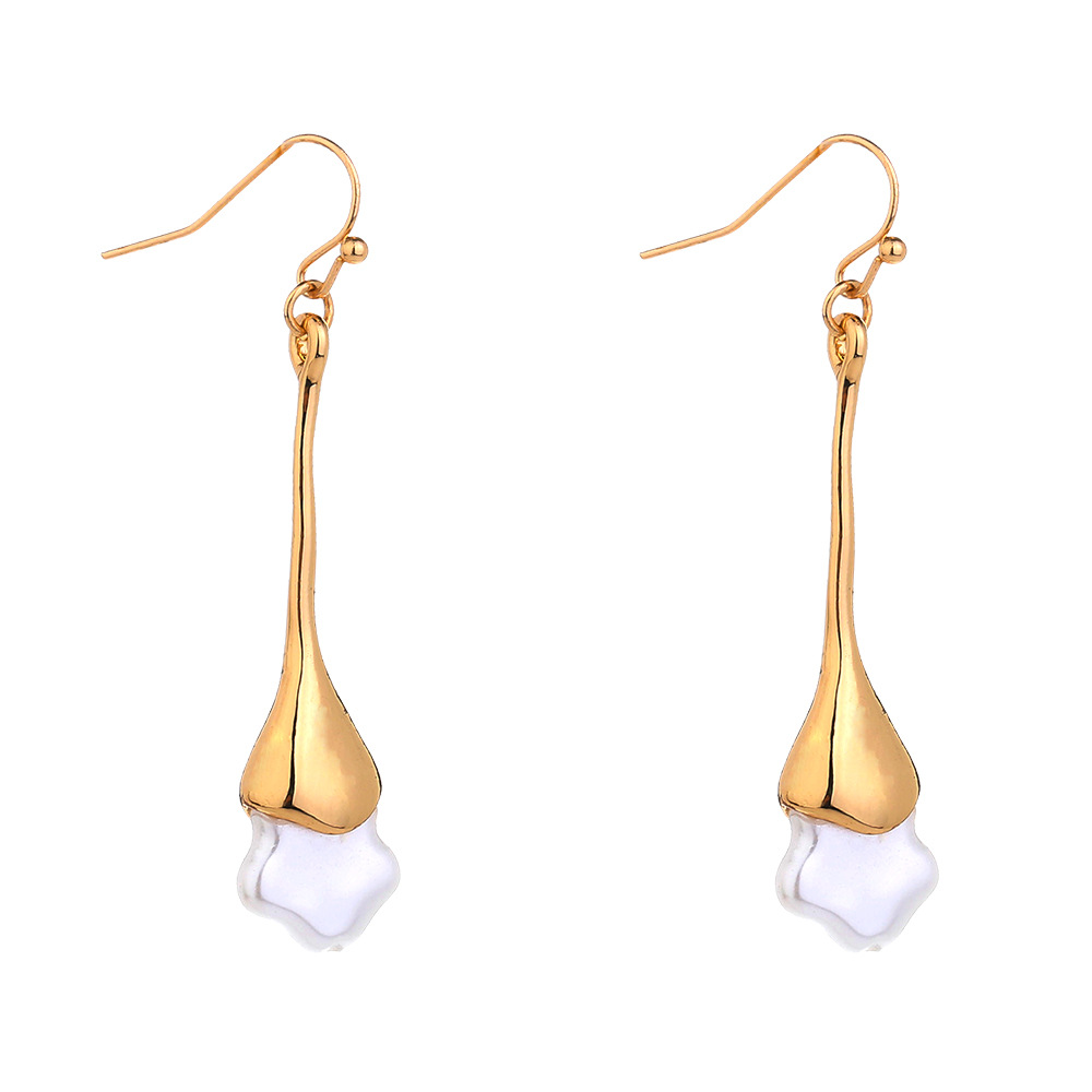 Mode Einfachen Stil Fünfzackigen Stern Perlen Ohrringe display picture 1