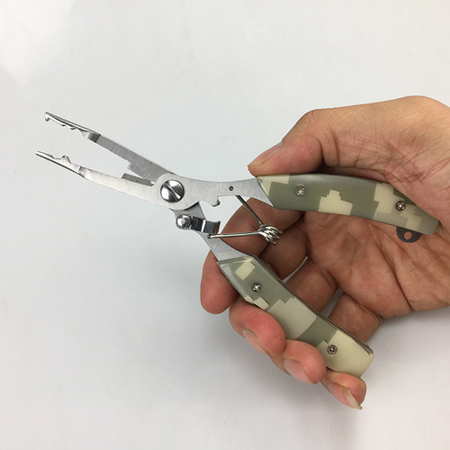 Camouflage lure pliers, stainless steel multi-functional fishing shears, loop opener, wire-controlled fish hook picking pliers, fishing gear and fishing supplies