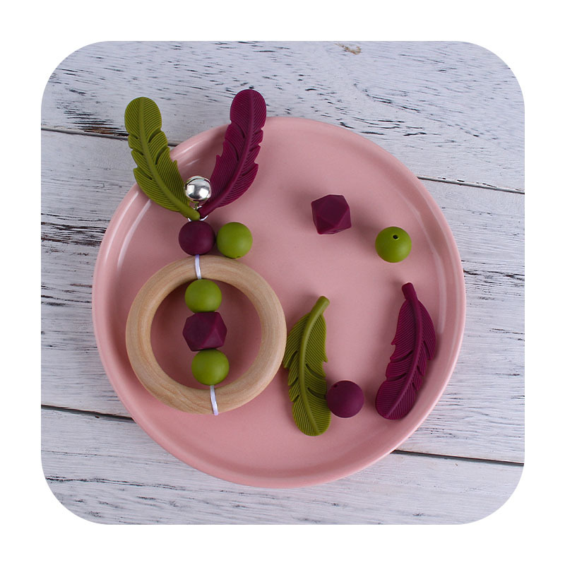 Nueva historieta DIY Hemu anillo de mano sonajero juguete mordedor infantil cuentas de plumas de silicona dientes de molienda palo