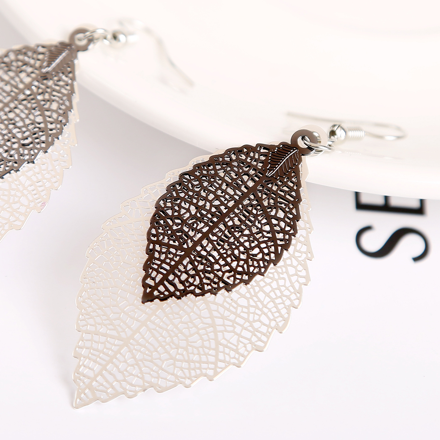 Nihaojewelry Earrings Leaf Earrings Golden Simple Double Cutout Leaf Earrings Wholesales Fashion display picture 6