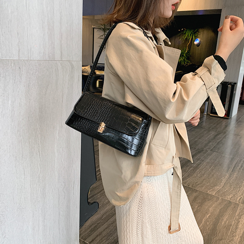 Crocodile Patterned Shoulder Bag - Wine Red