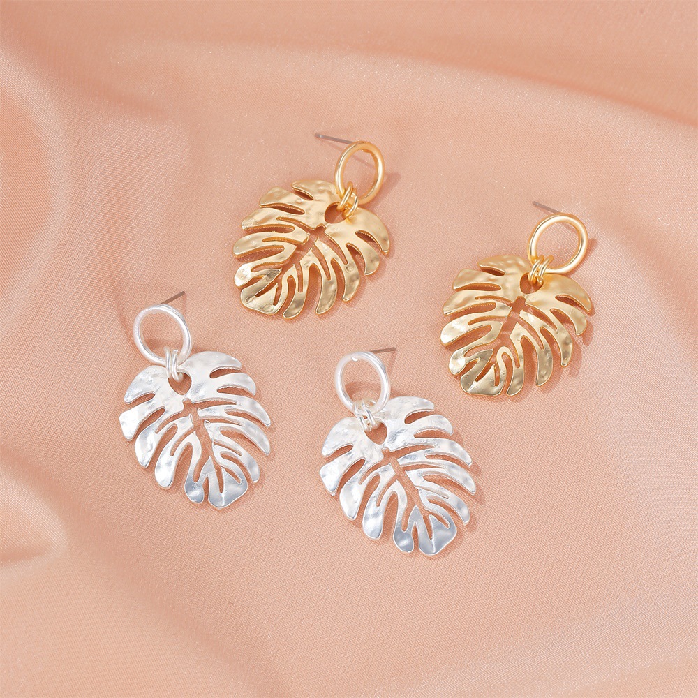 Fashion Metal Banana Leaf Earrings Cold Temperament Retro Leaf Earrings Hot Earrings Wholesale display picture 7