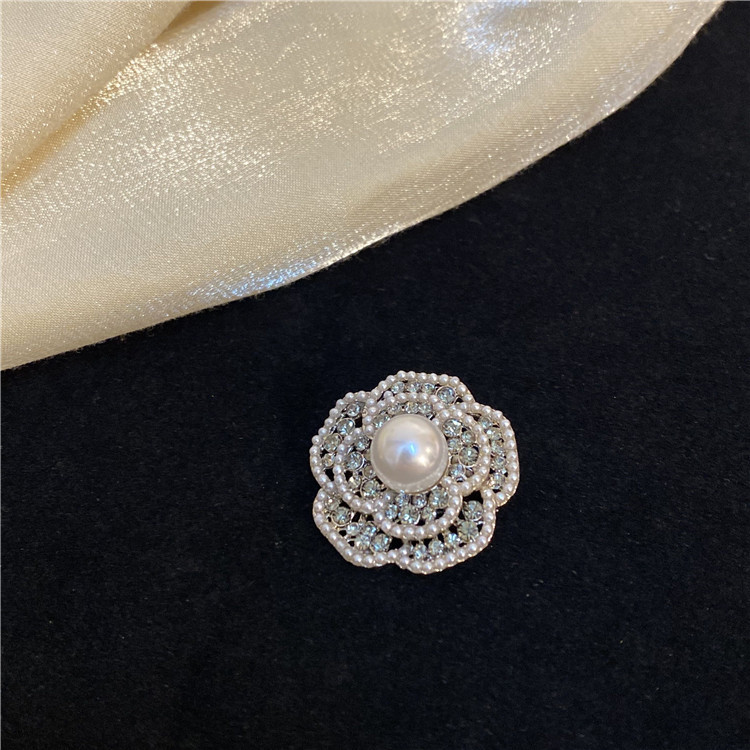 Style Vintage Forme C Ovale Fleur Perle D'imitation Alliage Strass Unisexe Broches display picture 4