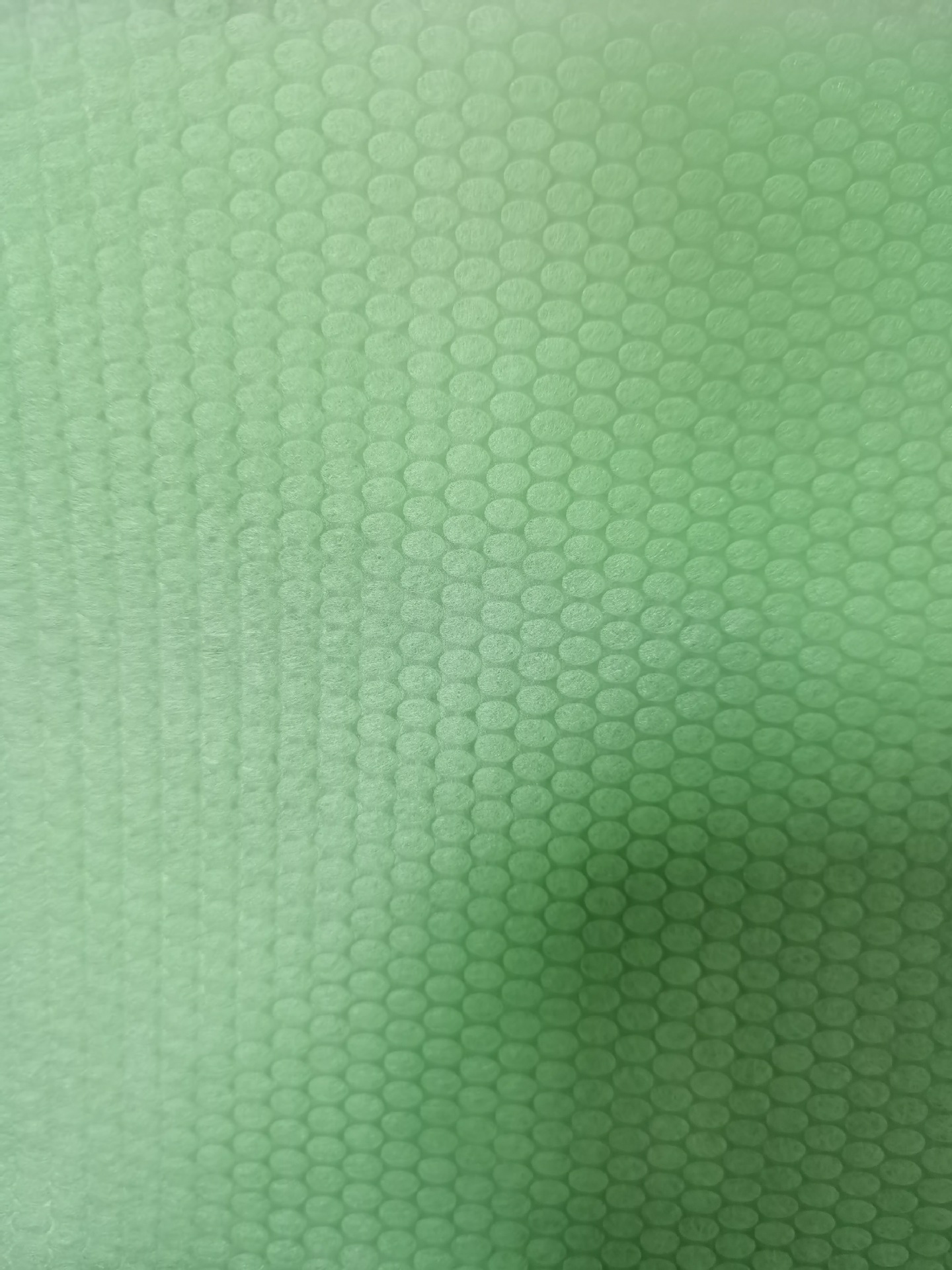 厂家供应 彩色压花蕾丝PP无纺布 色彩可定制