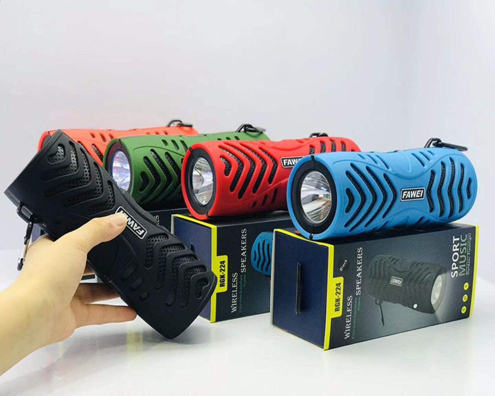 Altavoz portátil Bluetooth con subwoofer y linterna integrada.