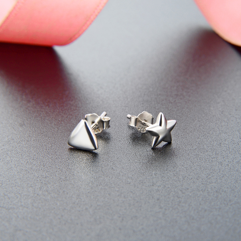 Pendientes asimétricos de plata s925 pequeño triángulo simple fresco pendientes femeninos del todo fósforo pendientes de la estrella entrega de una sola pieza
