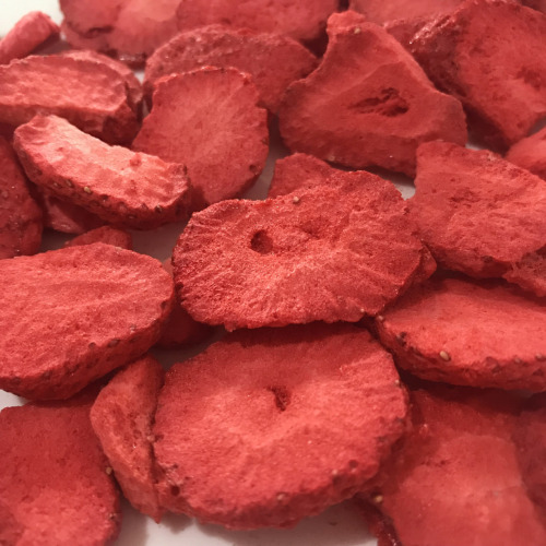 Strawberry Slice Freeze-Dried Manufacturer Bulk Wholesale Oat Fruit and Vegetable Crisps Flower Tea Trendy Snack Bulk Wholesale