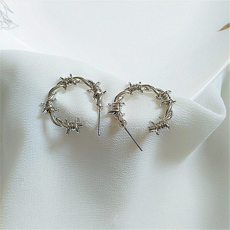 13g Weight Alloy Ear Needle Material Ear Studs Classification 1 Pair Quantity Daily Occasion Alloy Material Geometric Pattern Women'S Gender Plating Design Retro Style 1 Pair Retro Geometric Alloy Plating Women's Ear Studs 4