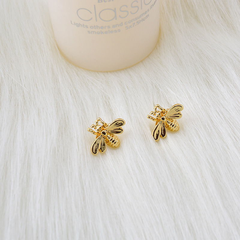 New Fashion Little Bee Earrings 925 Silver Post Simple Earrings Wholesale display picture 3