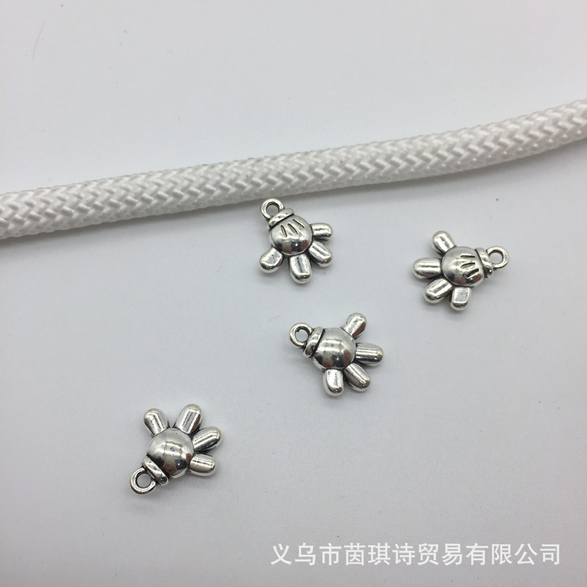 14*15mm合金饰品配件 立体手套DIY手工项链手链复古银吊坠批发