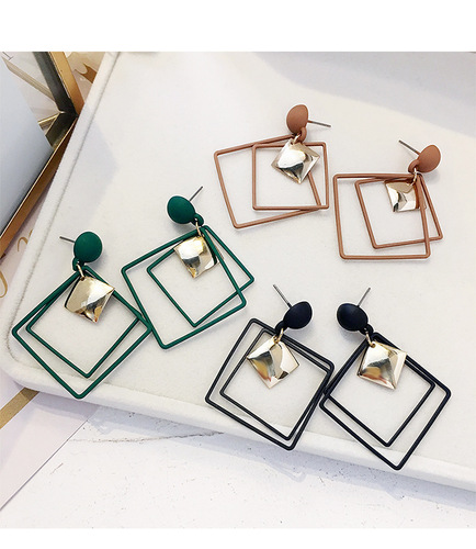 Cross-border provision of cool, fashionable and creative styles, trendy rhombus alloy earrings, temperament earrings, ear studs and jewelry wholesale