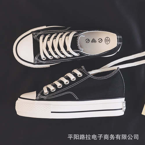 2024 Autumn new style white shoes for women, versatile Korean style casual sneakers, low-top shoes, popular women's shoes with increased height 673