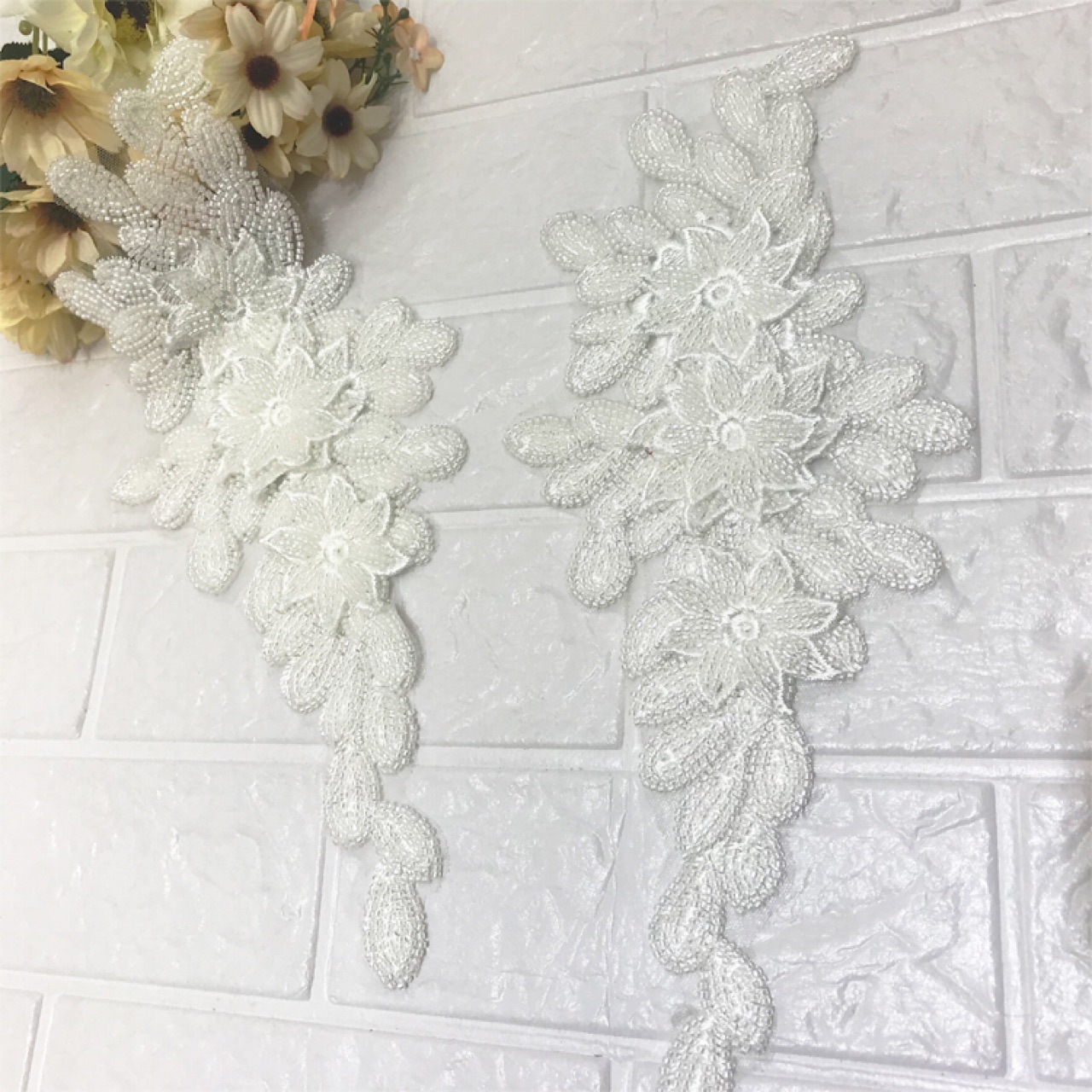 New version of wedding dress lace embroi...