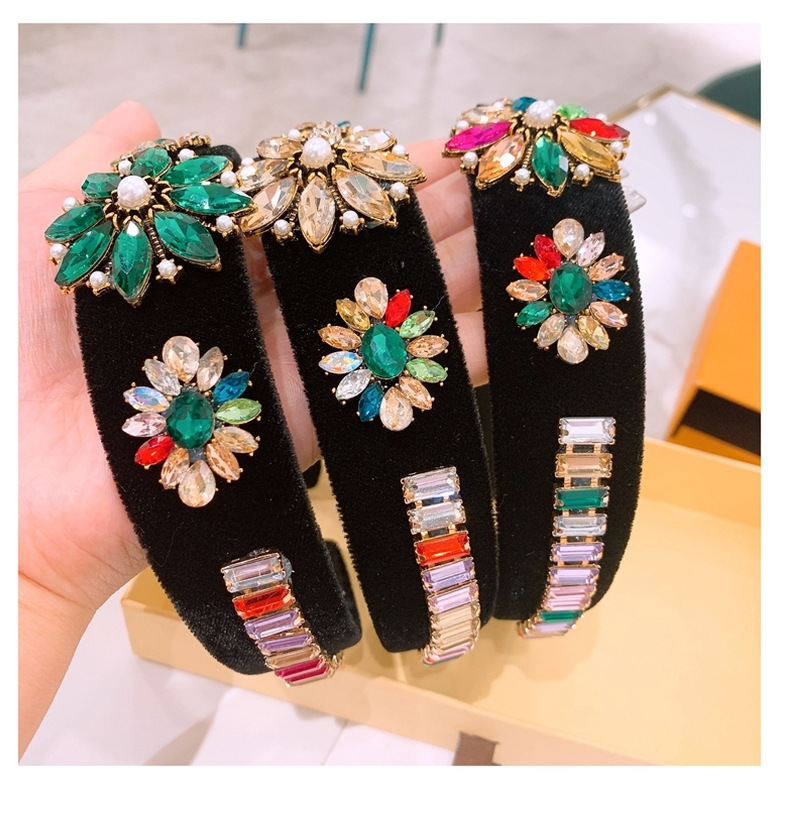 Baroque Large Rhinestone Flowers Velvet Comfortable Hair Band  Wholesale Nihaojewelry display picture 3