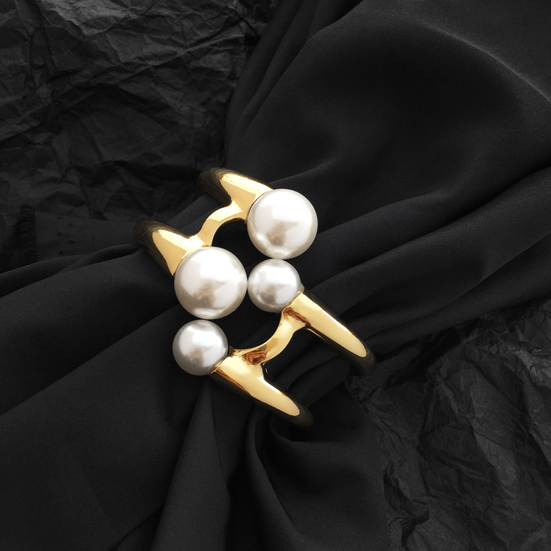 Asymmetrical Punk Style Pearl Bracelet display picture 6