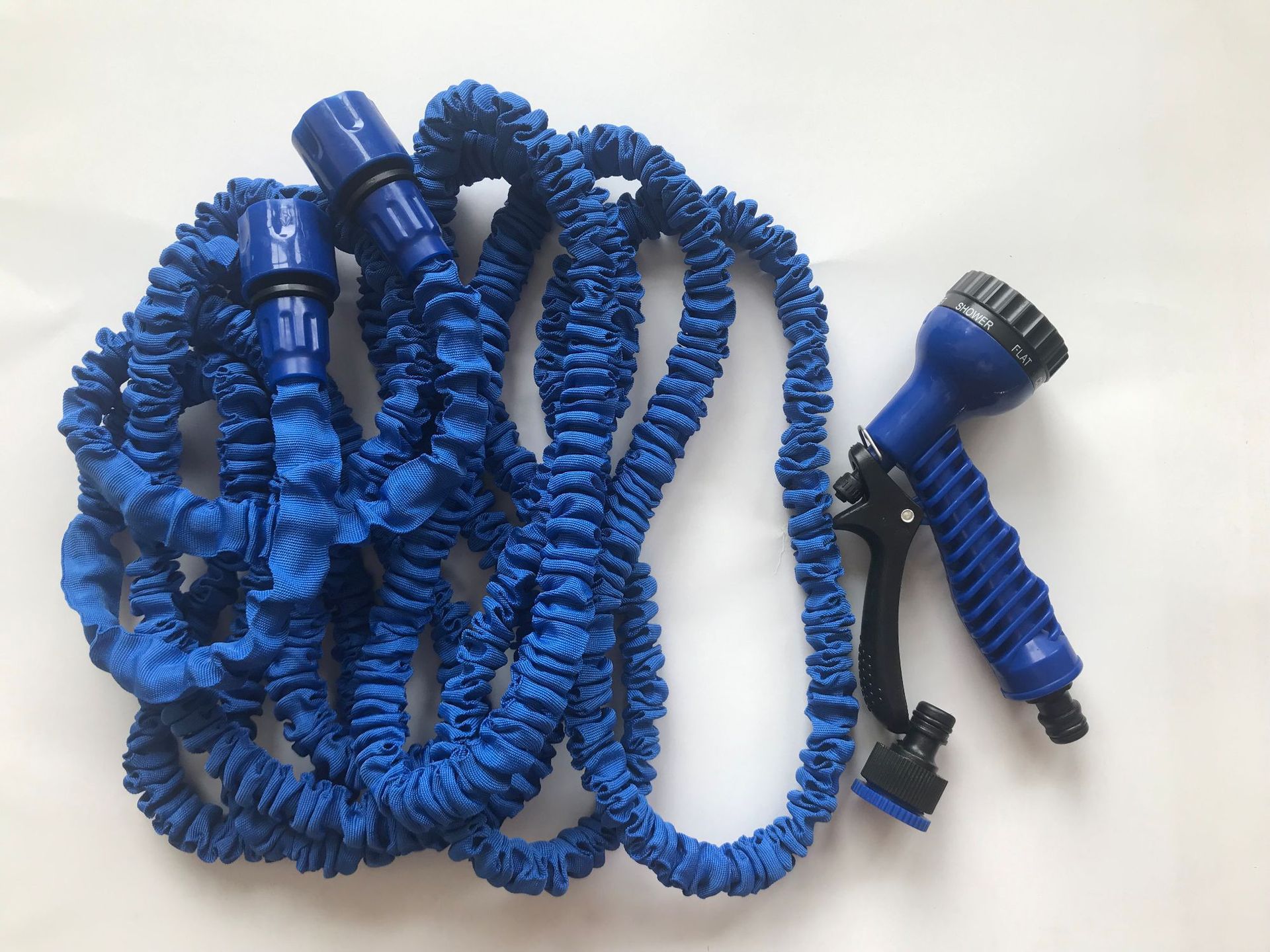 Manguera de jardín extensible mágica X-hose, alta presión, ideal para lavado de autos y riego doméstico.