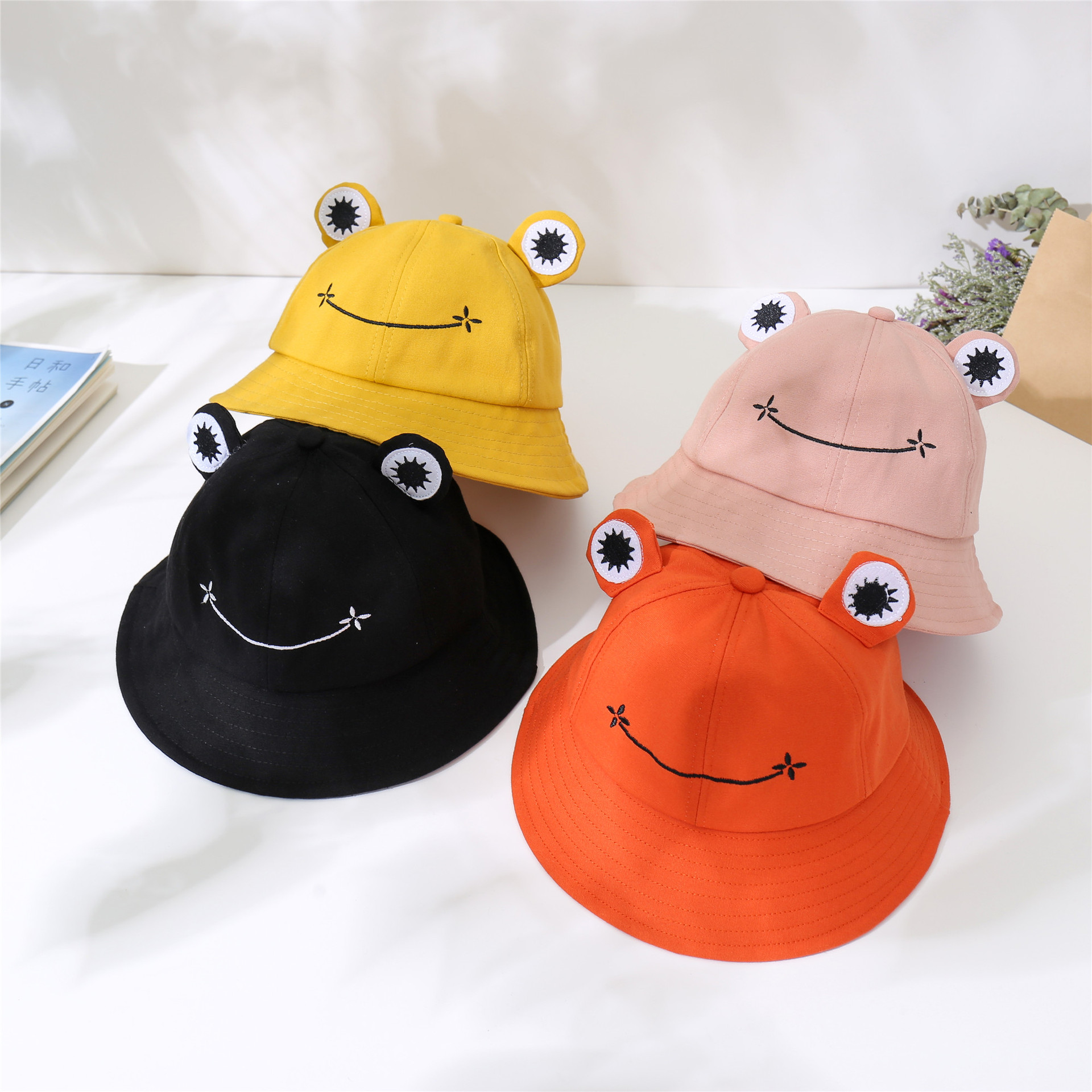 Cartoon Green Frog Breathable Fisherman Hat display picture 1