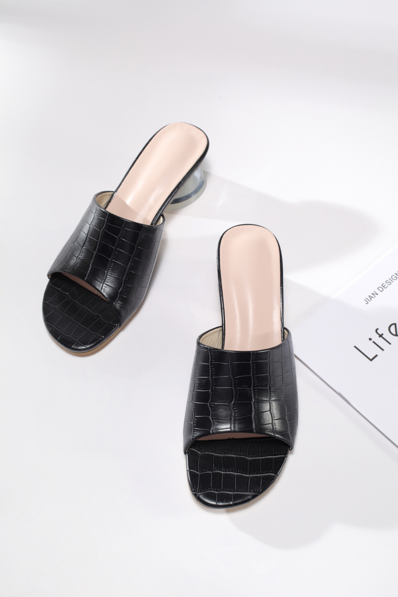 Crystal-heeled sandals Clear and stone-patterned square midheel slippers_voghion.com