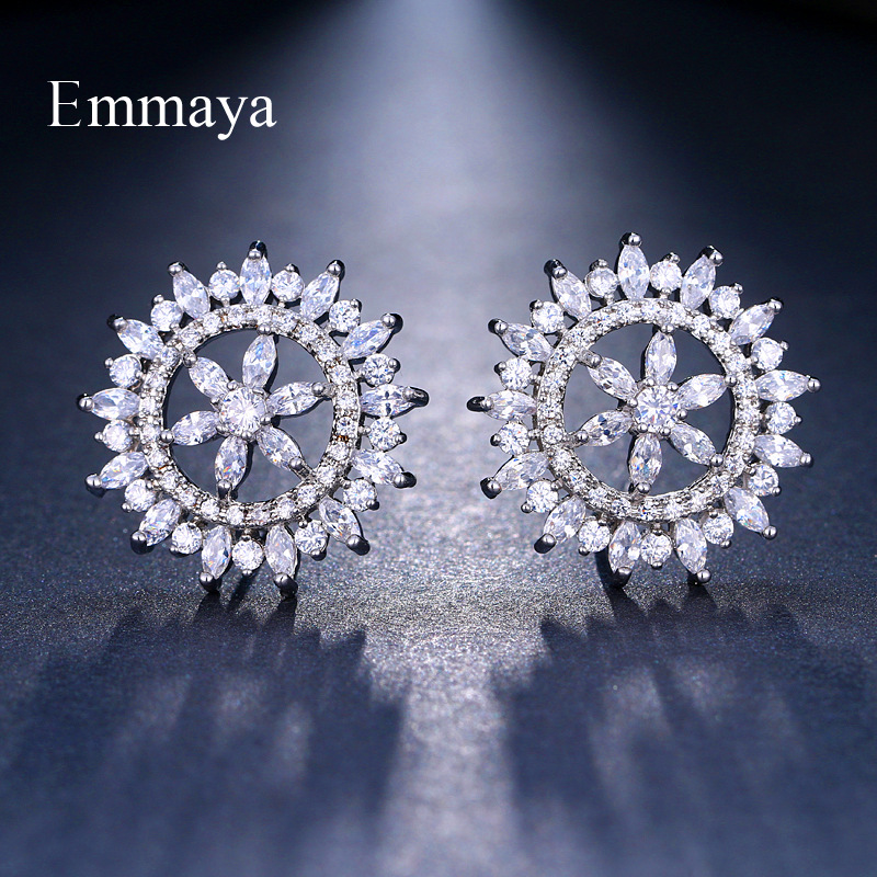 Trend fashionable earrings with zircon