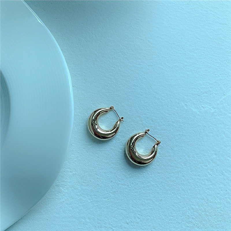 Simple Circle Metal Earrings display picture 3