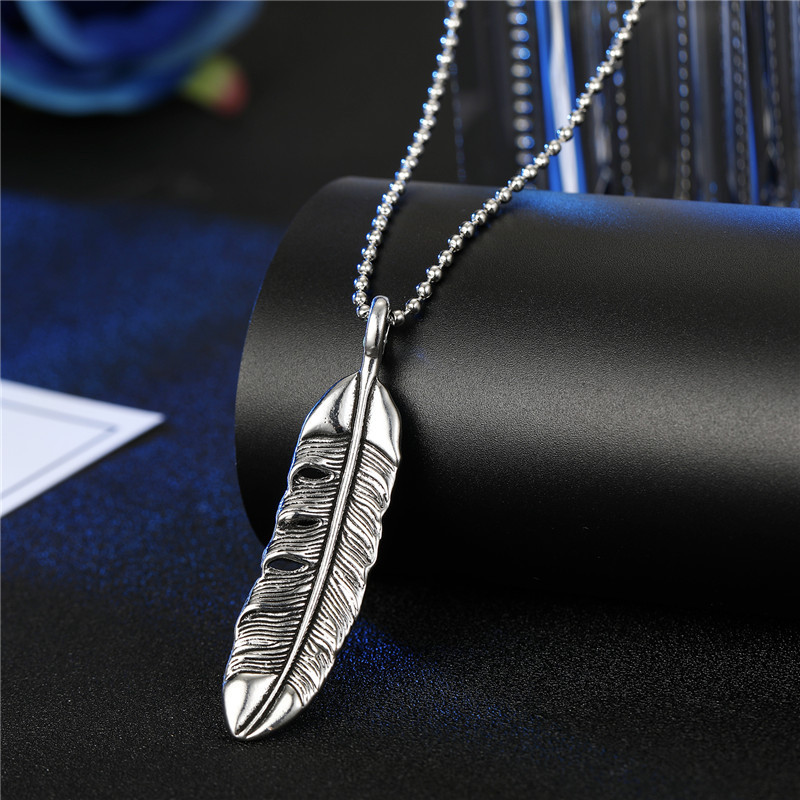 European Creative Personality Vintage Necklace Feather Maple Leaf Playing Card Alloy Large Pendant Necklace Ornament display picture 3