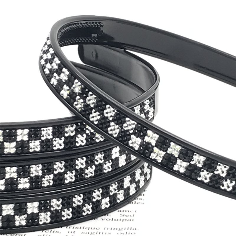 Pintura en aerosol de plástico negro y blanco de dos colores cuadrado diadema cabeza hebilla dos yuanes tienda accesorios para el cabello accesorios de la cabeza