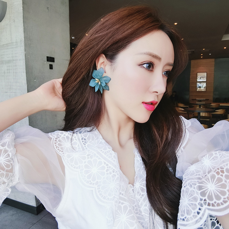Korean Baroque Super Fairy Retro Style Flower Big Earrings Fashion Wild Exaggerated Earrings Wholesale Nihaojewelry display picture 4