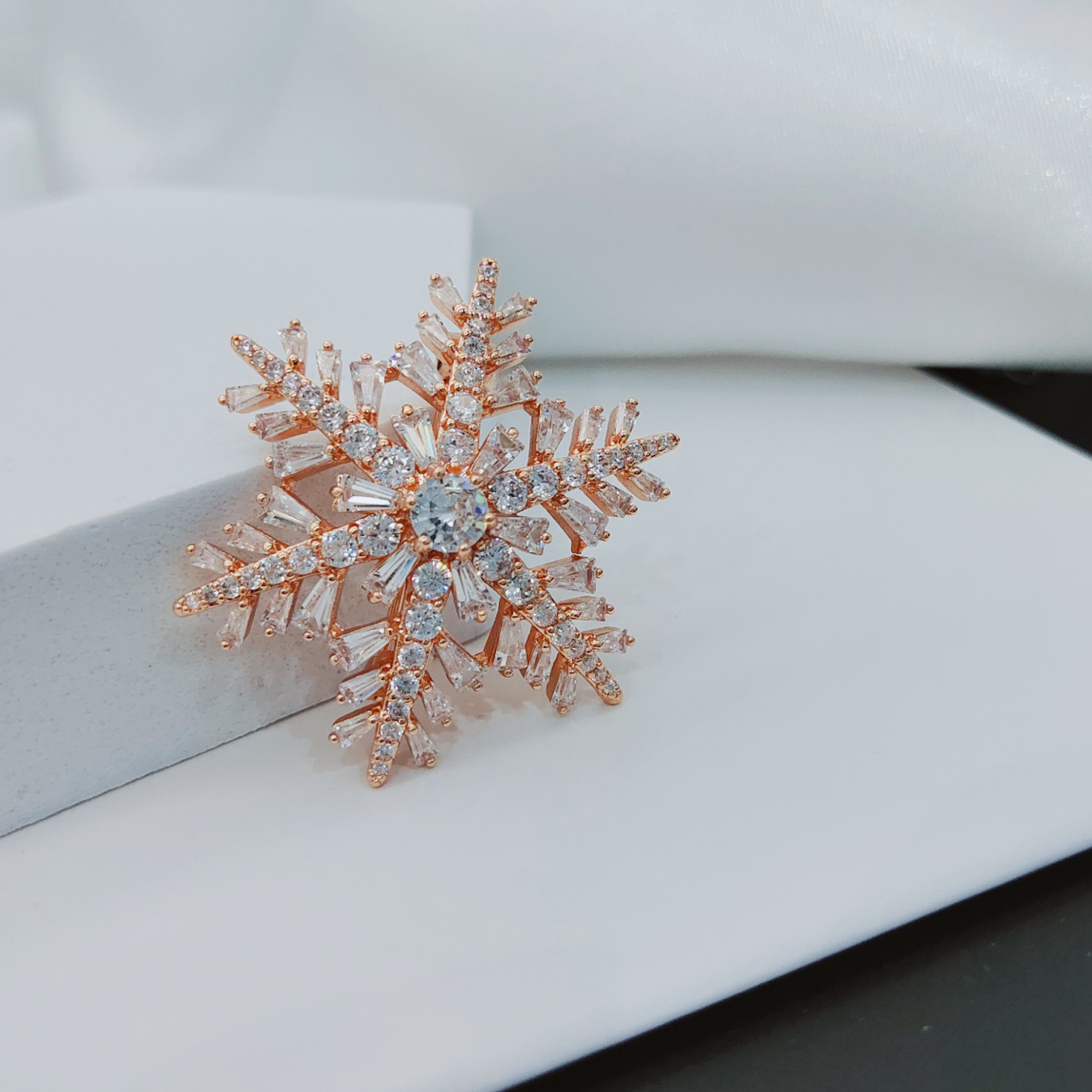 �ﶬ�¿��պ��ٴ����ʶƽ�΢���ʯѩ������Ů��Լ����ë���ػ�