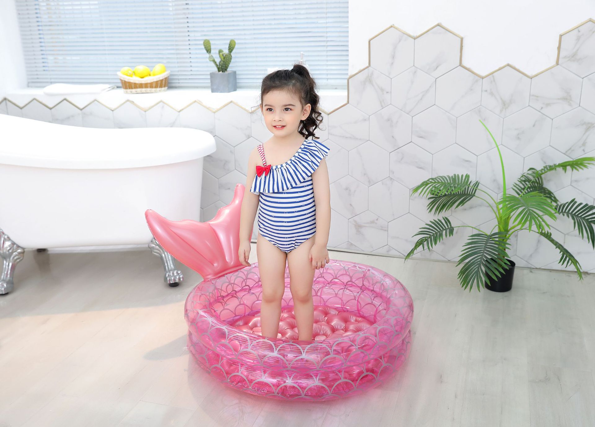 Thickened Inflatable Mermaid Swimming Seat display picture 9