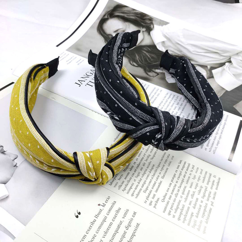 Korean Fashion Simple High-end Fabric Dashed Knotted Headband Retro Double-layer Printing Hairpin Fashion Pressure Hair Headband  Wholesale Nihaojewelry display picture 2