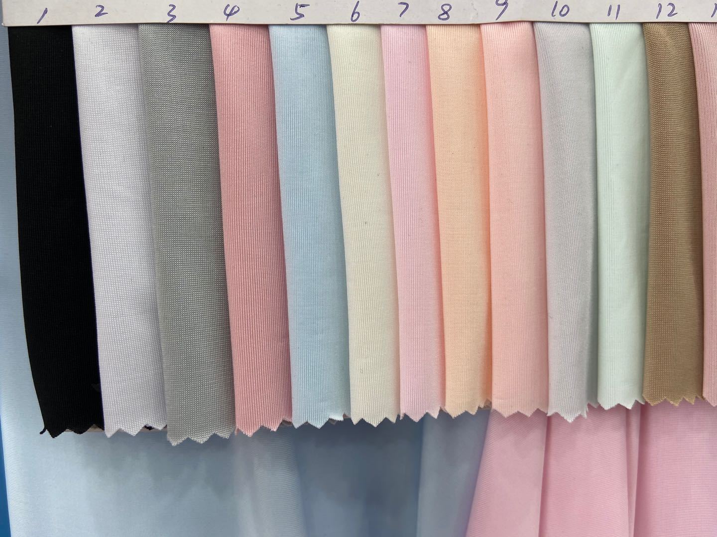 Ropa de protección solar de primavera y verano tela sensación de frío tela de seda de hielo protección solar máscara de manga de hielo ropa interior protección UV protección solar 50 +