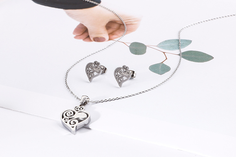 new Korean fashion stainless steel heart-shaped hollow letters mama sets wholesale nihaojewelry