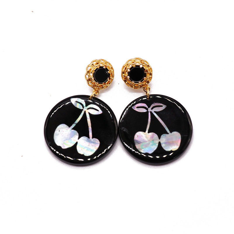 Black Round Resin Sheet Discoloration Pattern Silver Needle Earrings display picture 5