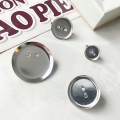 Source manufacturer disc pin disc buckle pin brooch tray wholesale hot selling simple insurance pin brooch