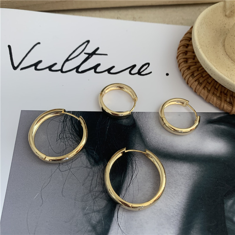 Retro Simple Circle Gold-plated Silver Non-fading Hoop Earrings Wholesale display picture 3