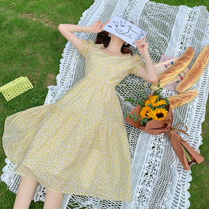 连衣裙夏天2020新款女小清新方领仙女高腰线碎花显瘦淡黄色长裙子