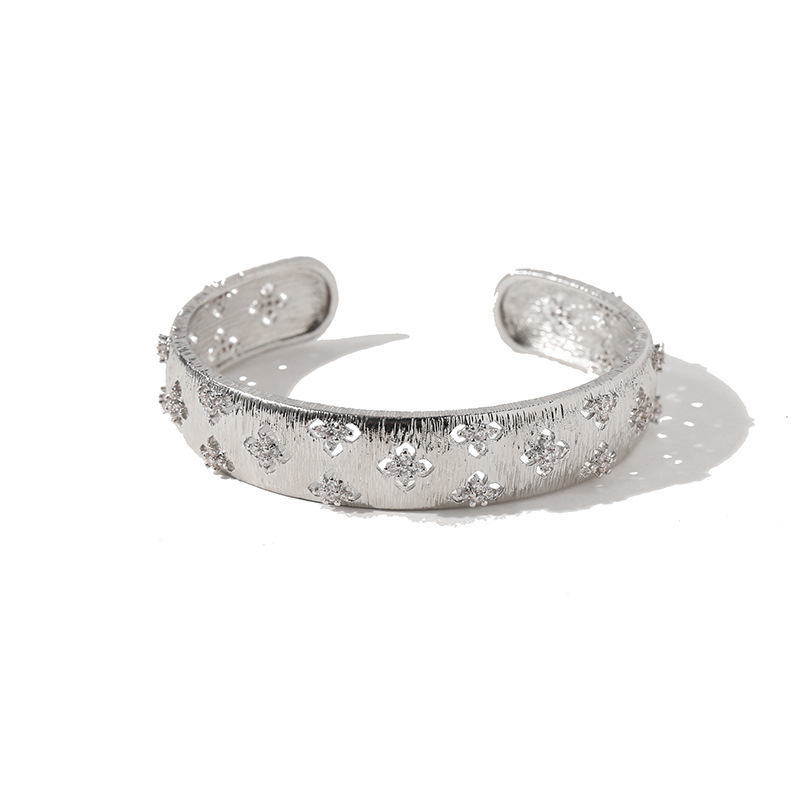 Diamond Four Leaf Flower Bracelet Vintage Style Hollow Bangle_voghion.com