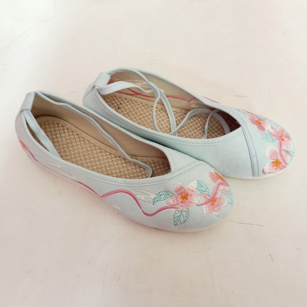 Chinese style new pattern Cotton Embroidery Flower A pedal Pure handwork leisure time Cloth shoes Manufactor Direct selling Mixed batch