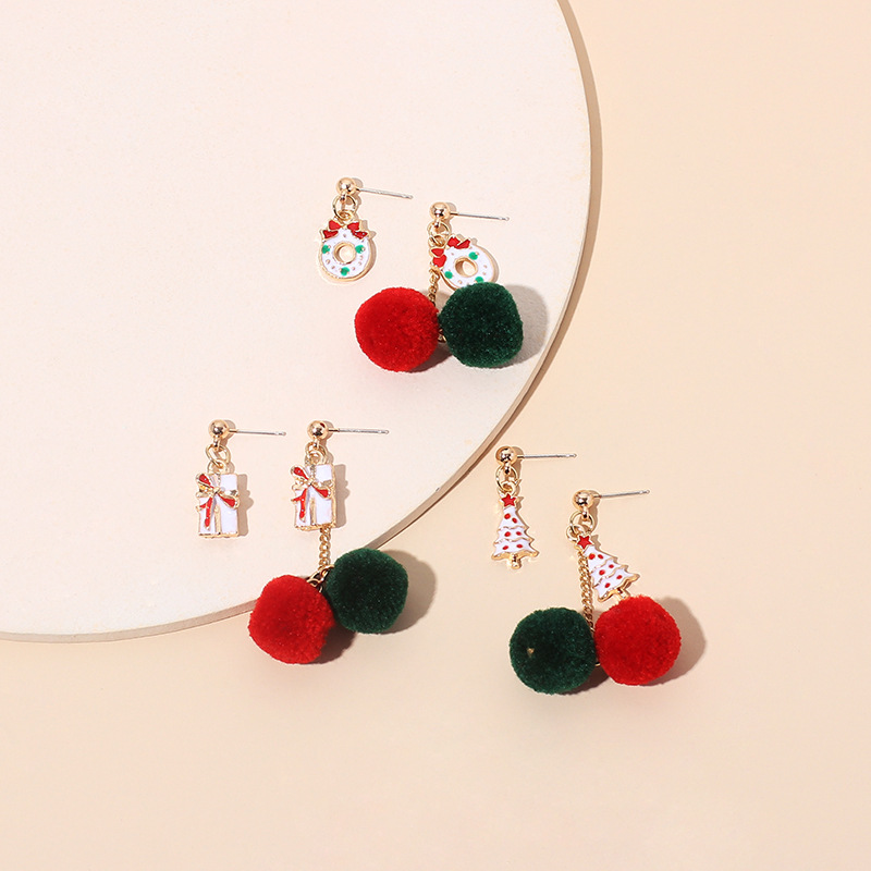 4g Weight Earrings Classification Wedding, Travel, Birthday, Festival Occasion Women'S Gender INS Style Style Asymmetrical Cute Fur Ball Christmas Earrings 1