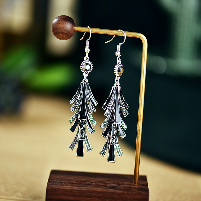 1 Pair Vintage Style Tassel Alloy Plating Inlay Artificial Diamond Women's Drop Earrings display picture 3