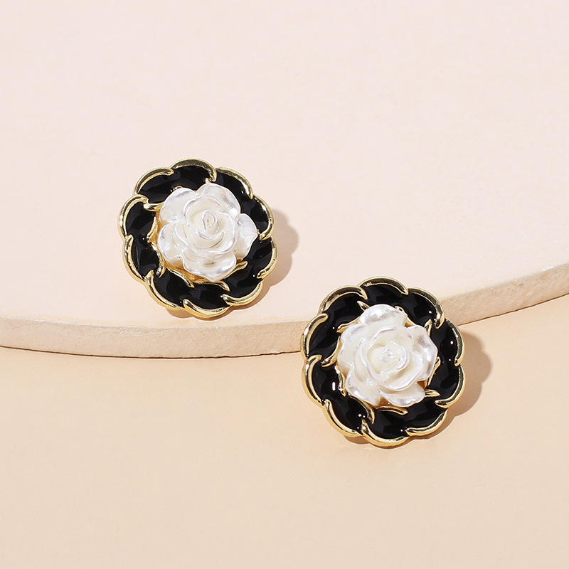 7g Weight Earrings Classification Wedding, Travel, Birthday, Festival Occasion Flower Pattern Women'S Gender Vintage Style Style Gold Color Fashion Resin Flower Earrings 10