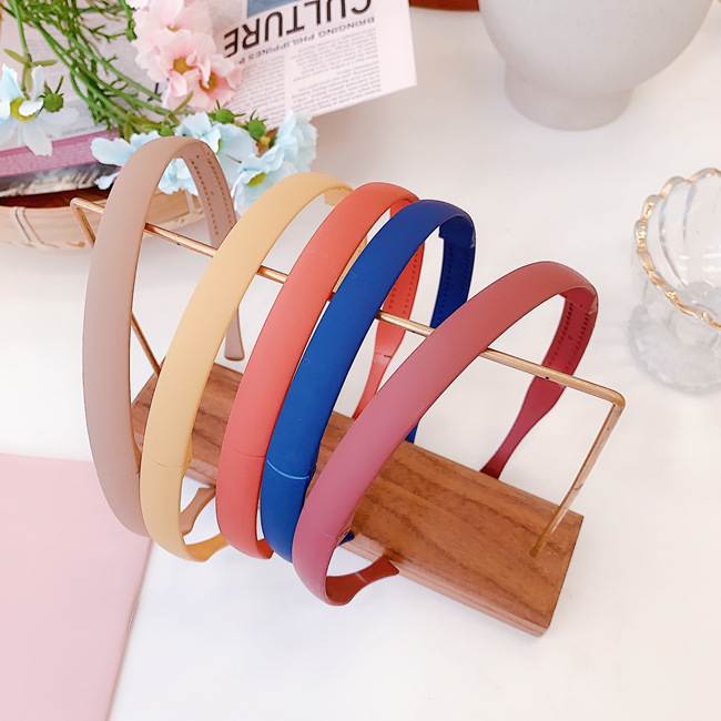 Korean Girl Color Folding Thin-edged Headband Simple Plastic Toothed Non-slip Headband Candy-colored Resin Wholesale Nihaojewelry display picture 11