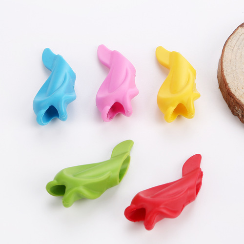 Silicone fish pen holder for children and students pencil writing pen grip corrector to correct grip posture creative stationery supplies