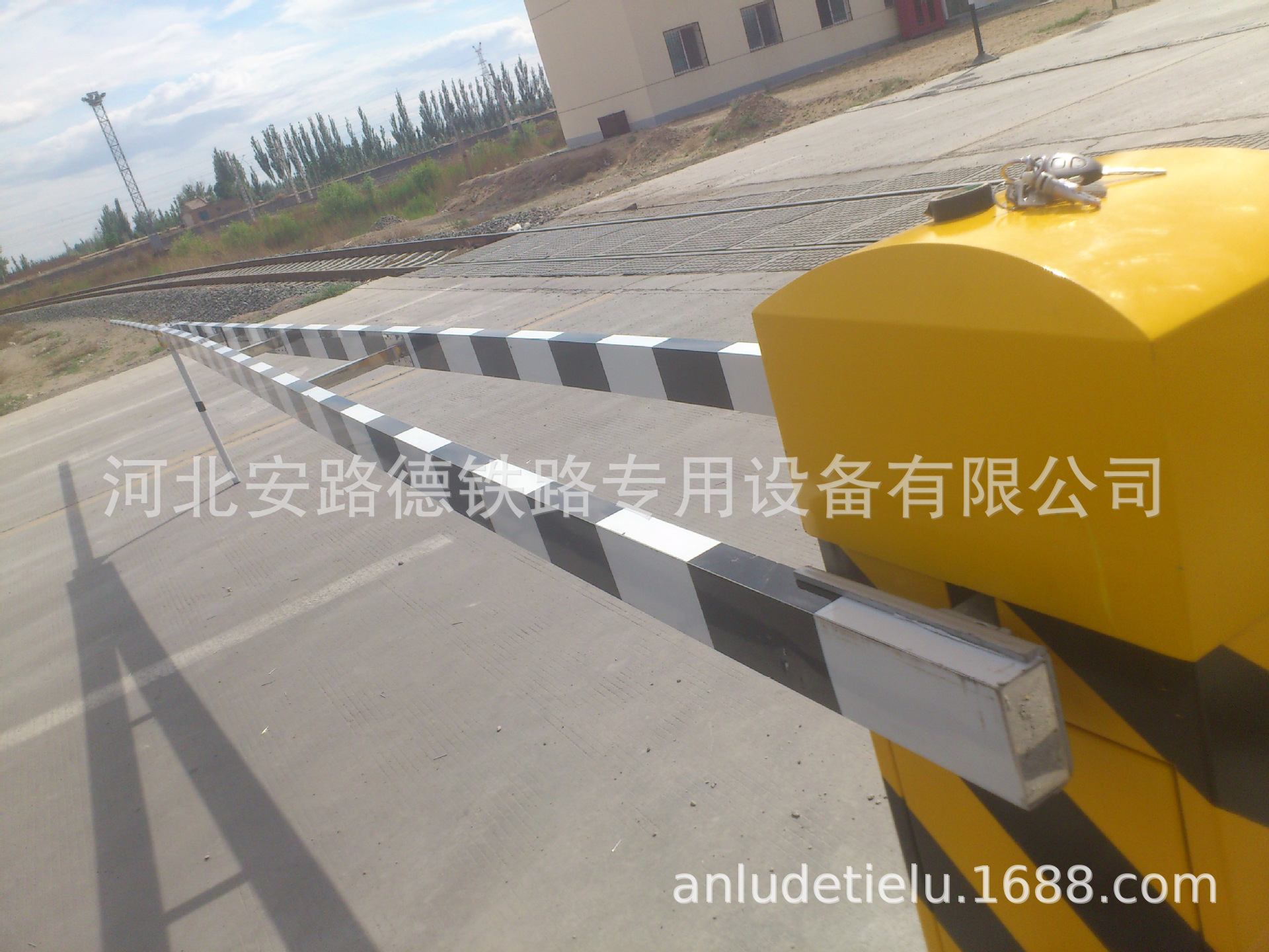 推荐铁路栅栏栏木机 铁路分叉口栏木机 铁路道口栏木机厂家