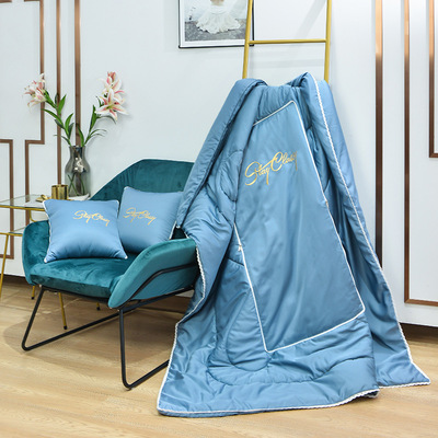 纯色轻奢刺绣汽车车用抱枕被子两用沙发办公室午睡折叠靠垫靠枕