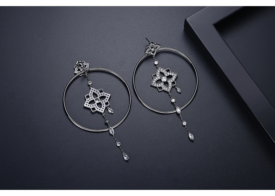 New Fashion Banquet Copper Inlaid Zirconium Earrings Wholesale Nihaojewelry display picture 6