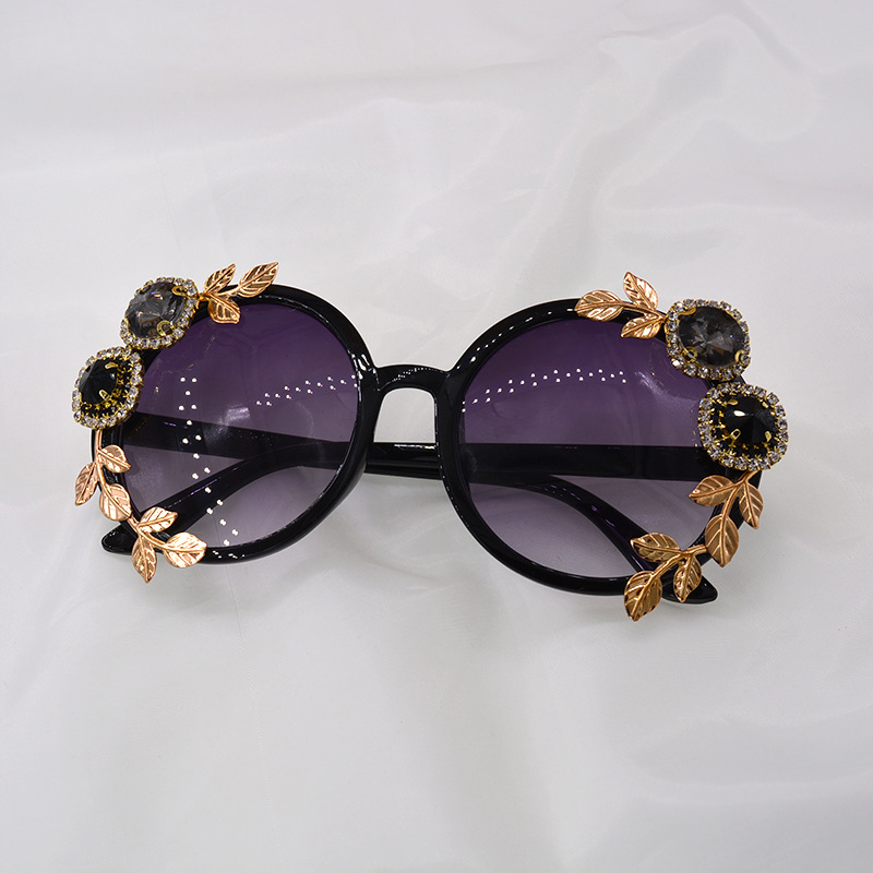 New Trendy Korean Ladies Diamond Crystal Sunglasses Wholesale display picture 4