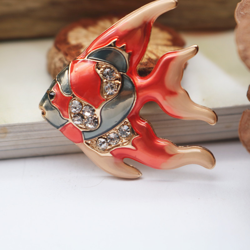 Brooches Classification Holiday, Street Occasion Alloy Material Ethnic Style Beach Pin Fish Alloy Inlay Artificial Gemstones Unisex Brooches